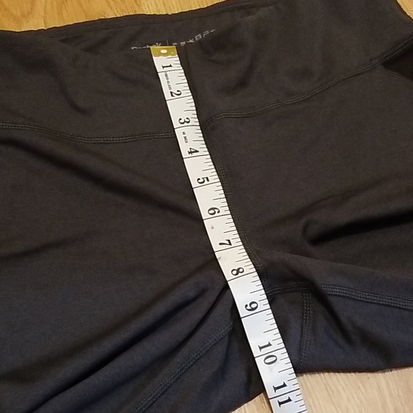 💥3/$10💥Reebok Workout Capris with Key Pocket - Picture 8 of 10